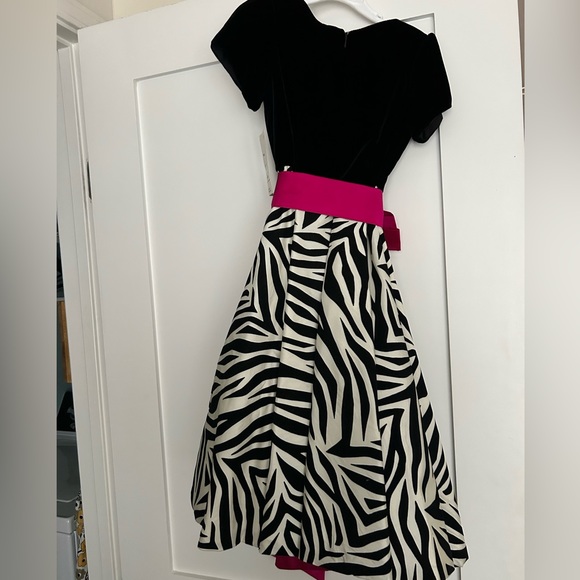 NWT Susanne Lively Dress. - Picture 2 of 5